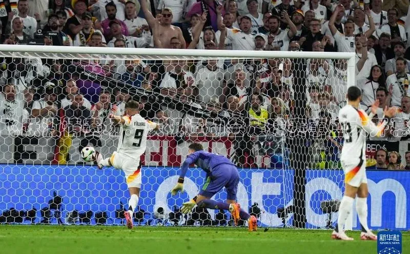 飞跃激情赛场：庆祝运动会足球赛事盛大开幕